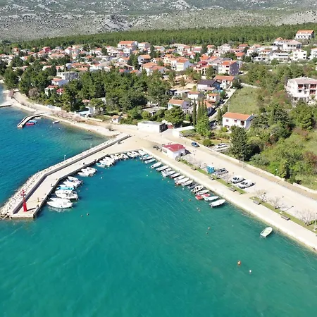 アパート Marina, No 2 ロバニスカ