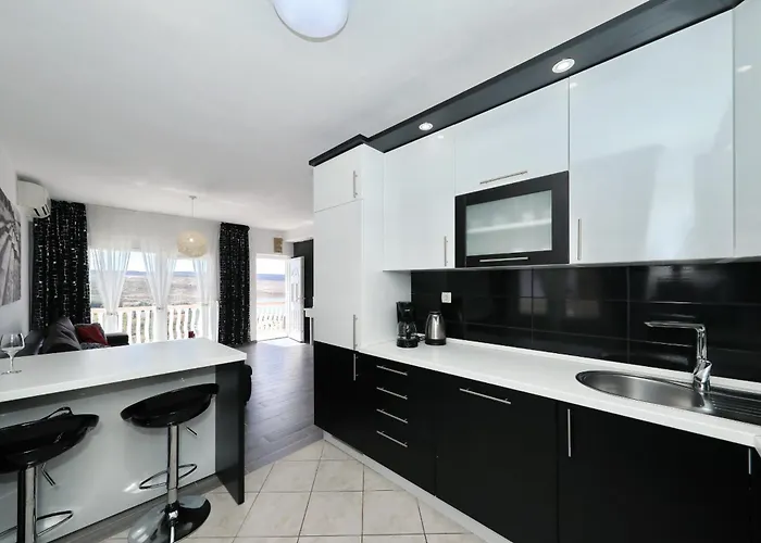 Marina, No 2 * ロバニスカ