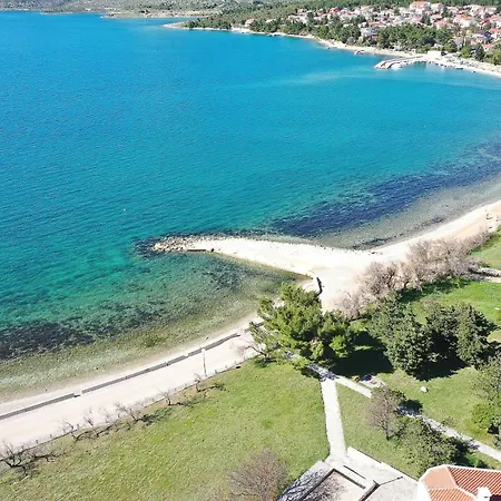 アパート Marina, No 2 ロバニスカ