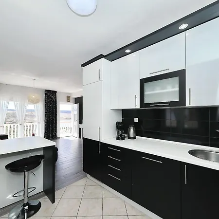 Marina, No 2 * ロバニスカ