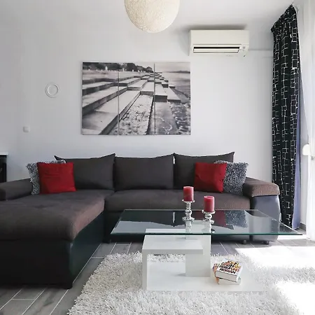 Marina, No 2 * ロバニスカ