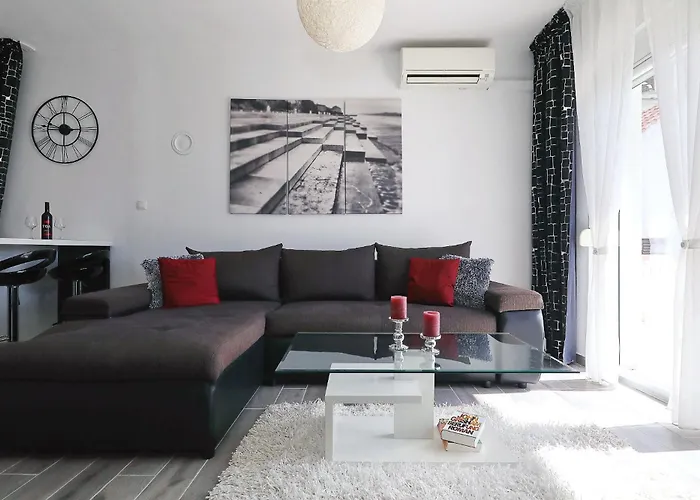 Marina, No 2 * Рованьска